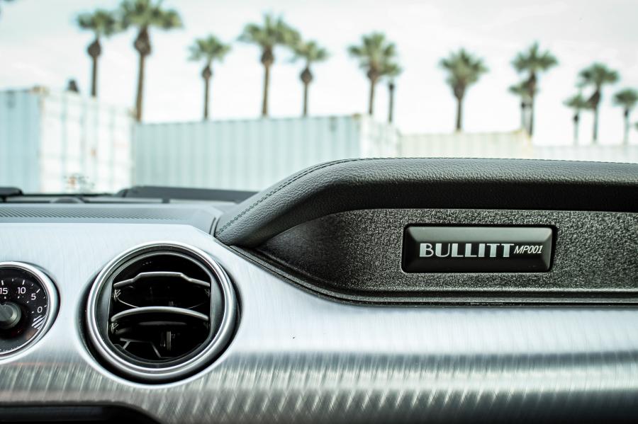 Детали интерьера Ford Mustang Bullitt 2018 года  (NA) (фото 29 из 40)